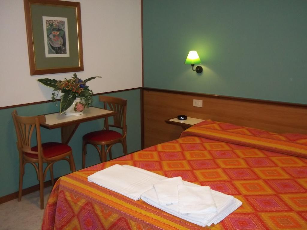 Villa Romana Lignano Sabbiadoro Værelse billede
